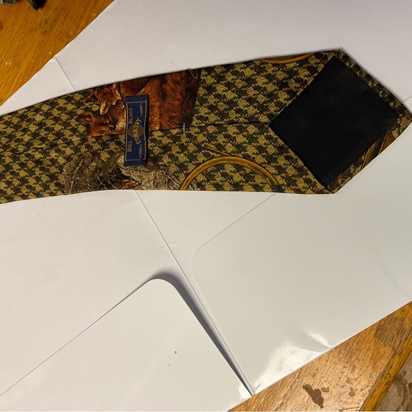 Bill Blass Country Tie den of foxes and horn 100 silk - Picture 5 of 6